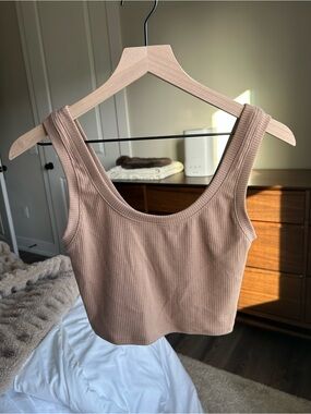 Alo Yoga Ribbed Tank Crop Top in Brown Tan in Size S